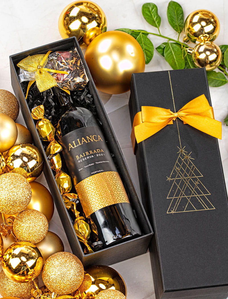 Ekskluzywny Kosz Prezentowy z Winem Aliança i Pralinami – Elegancki Upominek