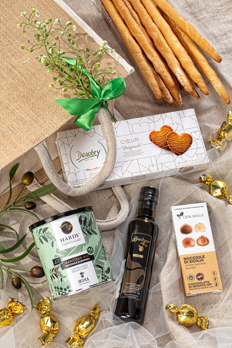 Wytrawny Kosz Prezentowy z Kawą Hardy i Oliwą - Zestaw Upominkowy w Torbie Jutowej