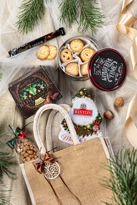 Duża paczka świąteczna z kawą i słodyczami dla rodziny