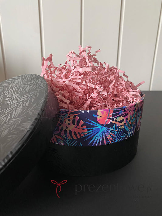 Ekologiczny wypełniacz papierowy 1 kg w pudrowym różu, luźno ułożony, do eleganckiego pakowania prezentów.