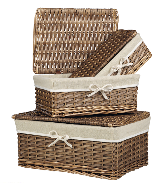 Luksusowe pudełko prezentowe w bieli z kubkiem ze złotym wykończeniem, angielską herbatą i belgijskimi pralinami.