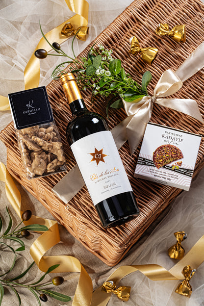Ekskluzywny Kosz Prezentowy z Brandy i Winem - Prestiżowy Zestaw dla Lekarza lub Prezesa