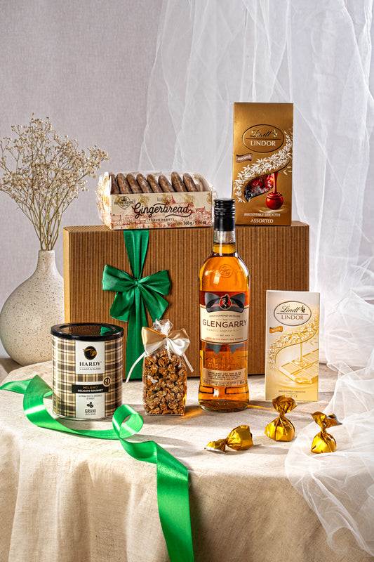 Ekskluzywny Kosz Prezentowy z Whisky Glengarry i Kawą Hardy – Elegancki Upominek