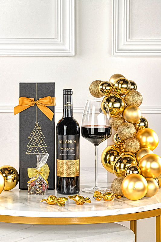 Ekskluzywny Kosz Prezentowy z Winem Aliança i Pralinami – Elegancki Upominek