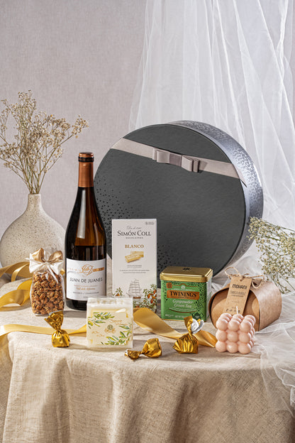 Elegancki Zestaw Prezentowy z Hiszpańskim Winem i Świecą – Wyjątkowy Upominek dla Niej