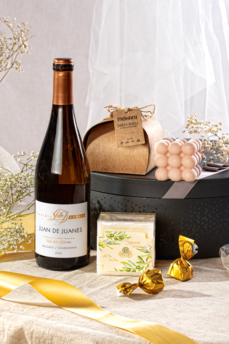 Elegancki Zestaw Prezentowy z Hiszpańskim Winem i Świecą – Wyjątkowy Upominek dla Niej