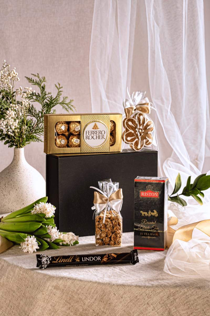 Elegancki Zestaw Prezentowy: Ferrero, Lindt, Herbata – Chwile Słodyczy i Relaksu