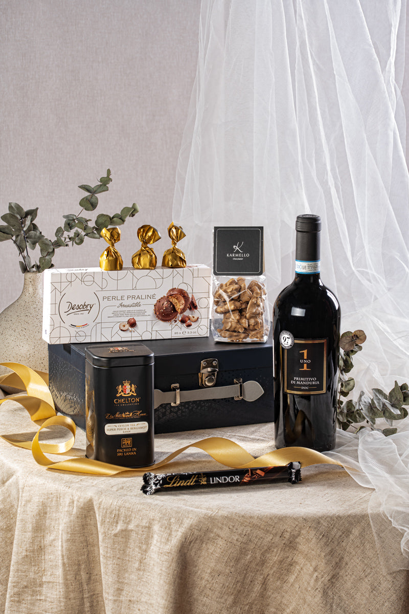 Luksusowy Zestaw Prezentowy z Winem Primitivo i Herbatą Chelton – Elegancki Prezent Biznesowy