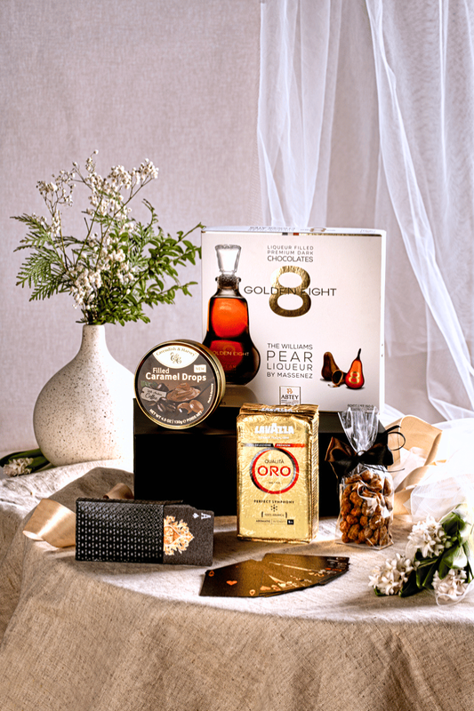 Elegancki Męski Zestaw Prezentowy z Kawą, Pralinami i Kartami – Prezent z Klasą