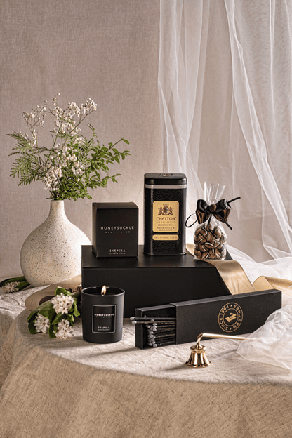 Luksusowy Zestaw: Herbata z Bergamotką, Świeca Drzewo Sandałowe – Chwile Odprężenia.
