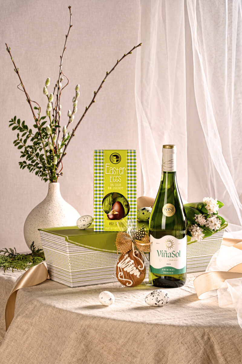 Wielkanocny Zestaw Prezentowy z Winem Vina Sol i Pralinami – Elegancki Upominek Firmowy