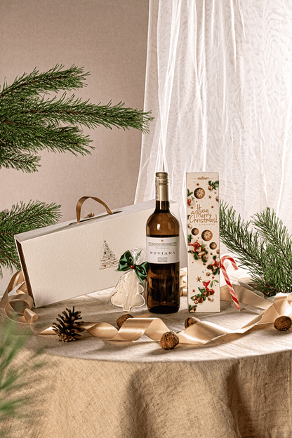 Elegancki Zestaw Prezentowy z Winem Chardonnay i Słodyczami – Prezent na Boże Narodzenie
