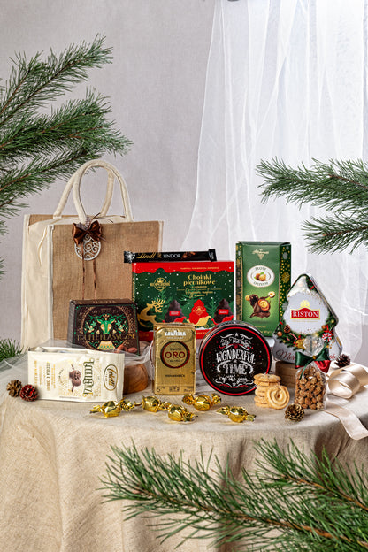 Duża paczka świąteczna z kawą i słodyczami dla rodziny