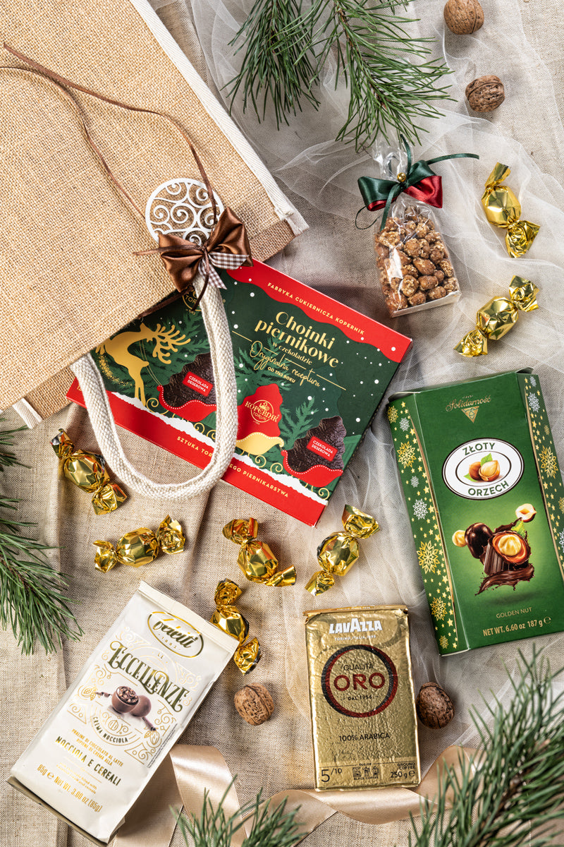 Duża paczka świąteczna z kawą i słodyczami dla rodziny