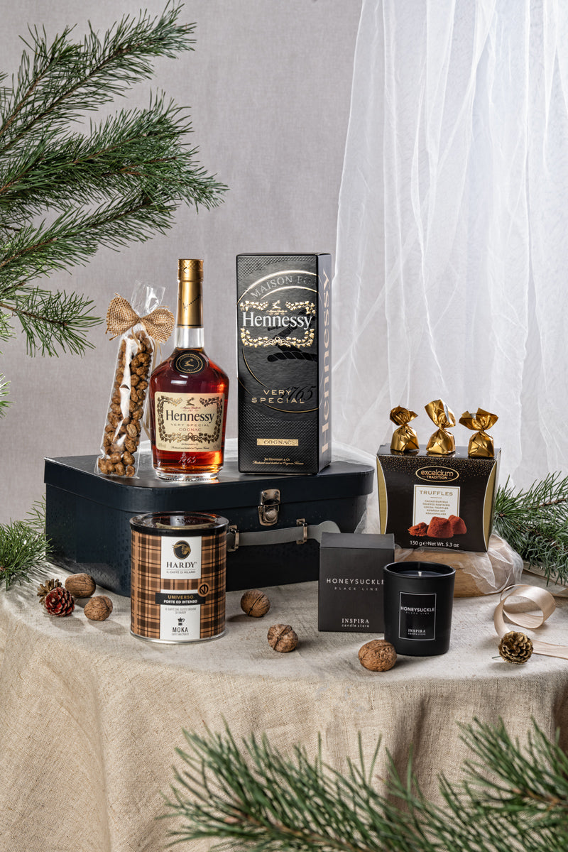 Luksusowy kosz prezentowy z koniakiem i kawą