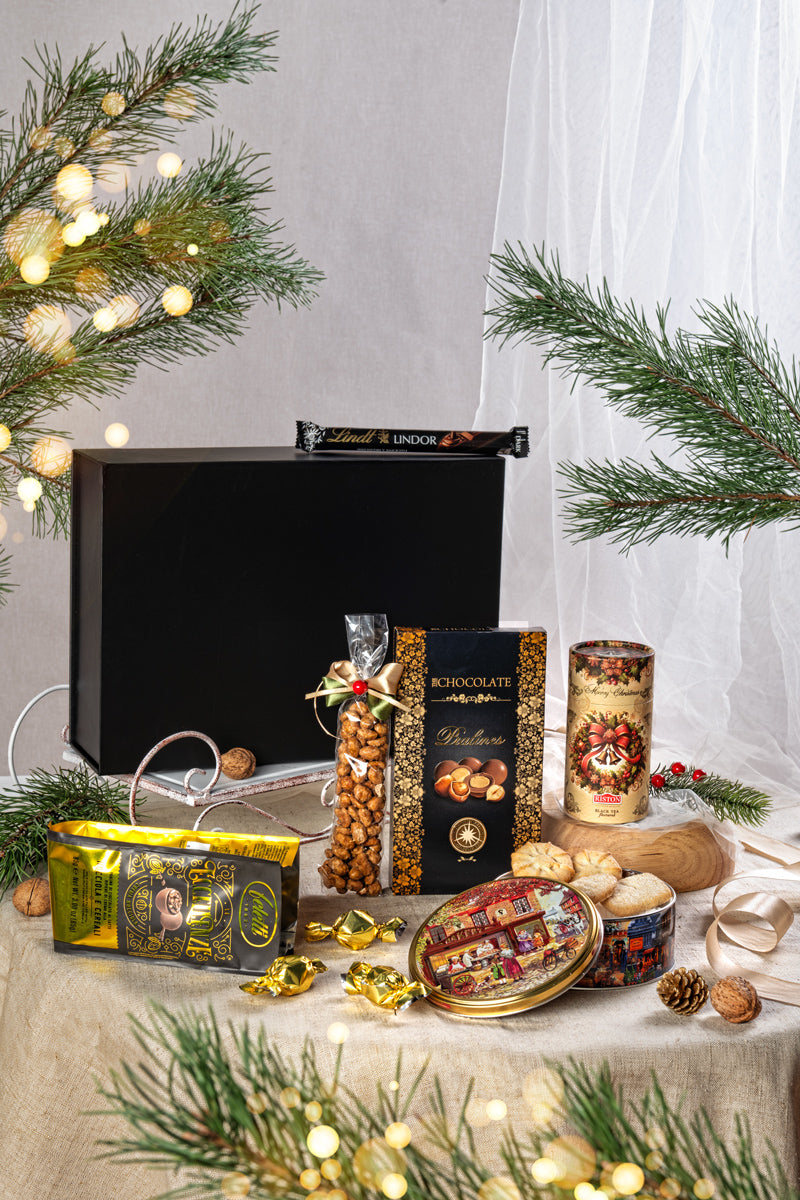 Elegancki  kosz prezentowy świąteczny z herbatą i czekoladą